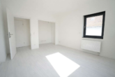 Wohnzimmer - Erstbezug!! Moderne 3-Zimmer-Wohnung mit Terrasse & Einbauküche – komfortables Wohnen in bester Lage