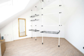 Ankleidezimmer DG - Licht, Raum & Stil: Beeindruckende Maisonette-Wohnung mit einzigartigem Schnitt