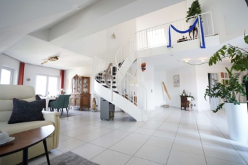 Licht, Raum & Stil: Beeindruckende Maisonette-Wohnung mit einzigartigem Schnitt, 63500 Seligenstadt, Maisonettewohnung
