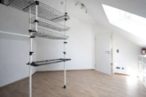 Ankleidezimmer DG - Licht, Raum & Stil: Beeindruckende Maisonette-Wohnung mit einzigartigem Schnitt