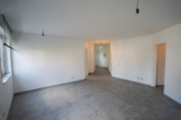 Wohnzimmer - Wohnen mit Wohlfühlcharakter – Charmante 2-Zimmer-Erdgeschosswohnung mit Außenstellplatz