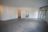 Wohnzimmer - Wohnen mit Wohlfühlcharakter – Charmante 2-Zimmer-Erdgeschosswohnung mit Außenstellplatz