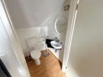 Gäste-WC - 4-Zimmer-Wohnung – 136 qm – Balkon – Garage – absolut zentrale Lage in Seligenstadt
