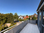 Balkon_Wohnzimmer - Wohnen über den Dächern Heidelbergs – helle 3-Zimmer-Dachgeschosswohnung mit Balkon