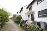 Hausansicht - Kernsaniertes Reihenhaus in direkter Feldrandlage mit Garten und Garage