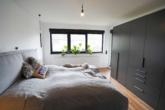 1. OG Schlafzimmer - Kernsaniertes Reihenhaus in direkter Feldrandlage mit Garten und Garage