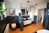 1. OG Badezimmer - Kernsaniertes Reihenhaus in direkter Feldrandlage mit Garten und Garage
