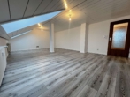 Wohnzimmer - Lichtdurchflutete 4-Zimmer-Wohnung im Dachgeschoss in ruhiger Lage von Gelnhausen
