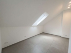 Schlafzimmer DG - Exklusives Wohnen auf zwei Ebenen – Maisonettewohnung mit zwei Balkonen und Garage in Bestlage