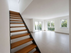 Wohnzimmer 1.OG - Exklusives Wohnen auf zwei Ebenen – Maisonettewohnung mit zwei Balkonen und Garage in Bestlage