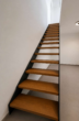Treppe 1.OG zu DG - Exklusives Wohnen auf zwei Ebenen – Maisonettewohnung mit zwei Balkonen und Garage in Bestlage