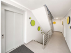 Treppenhaus - Exklusives Wohnen auf zwei Ebenen – Maisonettewohnung mit zwei Balkonen und Garage in Bestlage
