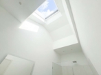 Badezimmer DG - Exklusives Wohnen auf zwei Ebenen – Maisonettewohnung mit zwei Balkonen und Garage in Bestlage