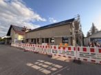 Außenansicht_Straße - Neubau zum Erstbezug – modernes Wohnen auf höchstem Niveau