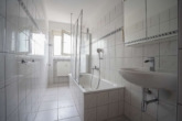 Badezimmer - Charmante Wohnung mit Balkon und Außenstellplatz (2. OG Mitte)