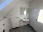 Badezimmer - Gemütliche 2 Zimmer Dachgeschosswohnung mit viel Platz und Gestaltungsmöglichkeiten