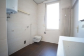 1. OG Badezimmer - Vielseitiges Wohn- und Geschäftshaus in Bestlage