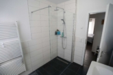 Badezimmer - Ihr neues Zuhause in Seligenstadt: Moderne Gartenwohnung mit Terrasse und offener Küche