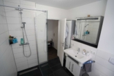 Badezimmer - Ihr neues Zuhause in Seligenstadt: Moderne Gartenwohnung mit Terrasse und offener Küche