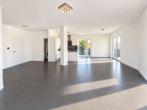Küche/Wohnzimmer - Wohnen mit besonderem Flair: Lichtdurchflutete 2-Zimmer-Wohnung mit Rundumbalkon und TG-Stellplatz