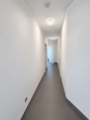 Flur - Wohnen mit besonderem Flair: Lichtdurchflutete 2-Zimmer-Wohnung mit Rundumbalkon und TG-Stellplatz