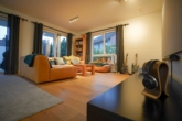Wohnzimmer - Elegantes Eigentum! 4-Zi. EG- Wohnung – 138 m² – Seligenstadt – Garten – Aufzug u. TG-Stellplätze –