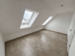 Schlafzimmer 2.OG - Moderne 3-Zimmer-Dachgeschosswohnung auf zwei Ebenen mit Kücheninsel, Balkon & 2 Stellplätzen