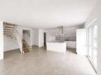Küche - Moderne 3-Zimmer-Dachgeschosswohnung auf zwei Ebenen mit Kücheninsel, Balkon & 2 Stellplätzen