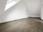Schlafzimmer DG - Moderne 3-Zimmer-Dachgeschosswohnung auf zwei Ebenen mit Kücheninsel, Balkon & 2 Stellplätzen
