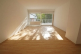 Wohnzimmer - Treten Sie ein in Ihre neue 3-Zimmer-Wohnung – große Terrasse – lichtdurchflutet