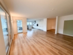 Wohnzimmer - Privatsphäre, Komfort, Wertstabilität – Stilvolle 4-Zimmer-Wohnung mit Garten Seligenstadt