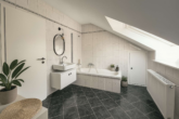 Badezimmer - hochwertige 3 -Zimmer-Eigentumswohnung inkl. Carport in Seligenstadt !