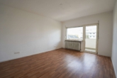 Schlafzimmer 1 - Charmante Wohnung mit Balkon und Außenstellplatz (2. OG Rechts)