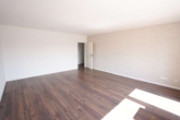 Wohnzimmer - Charmante Wohnung mit Balkon und Außenstellplatz (2. OG Rechts)