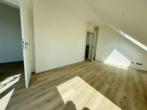 Schlafen - Barrierefreie und topmoderne 4-Zimmer-DG-Wohnung W7 mit Balkon und Loggia in Rodgau Jügesheim